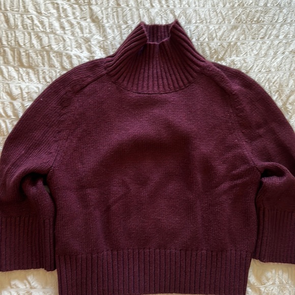 Soft wine color sweater with slight sparkle thread throughout - Picture 1 of 4